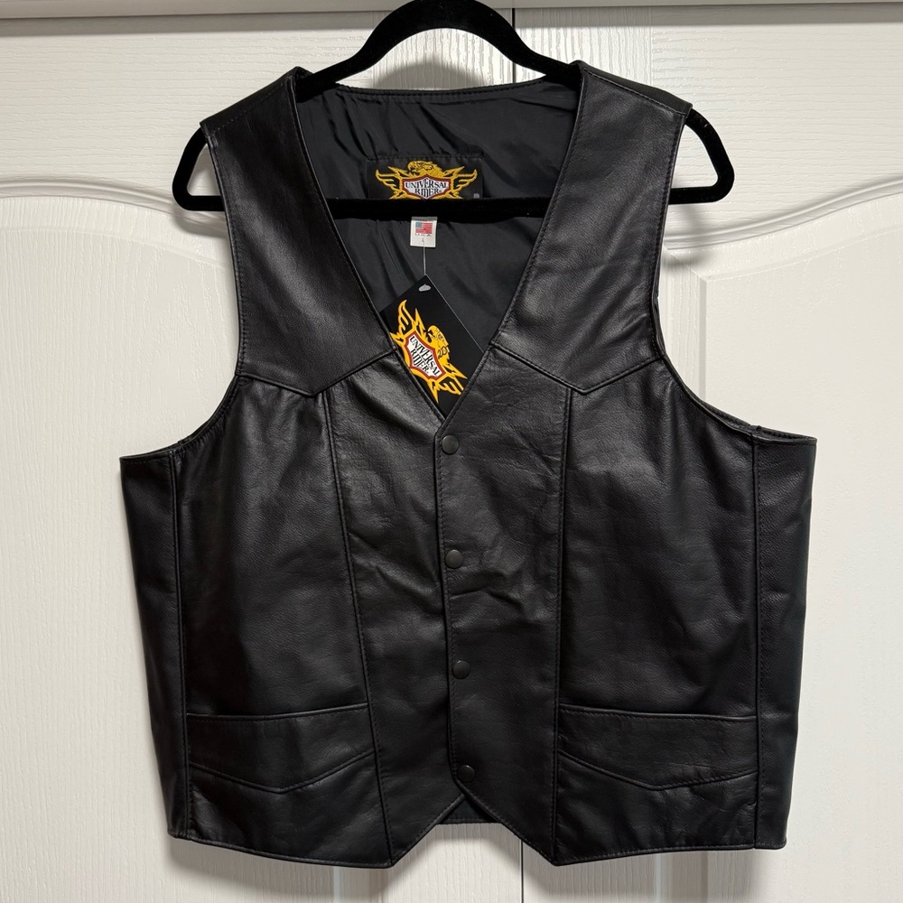 Universal Rider Black leather Vest Size L